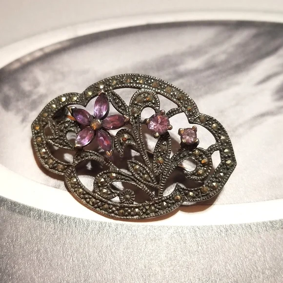 Vintage Sterling Silver Marcasite Amethyst Brooch - Picture 5 of 6